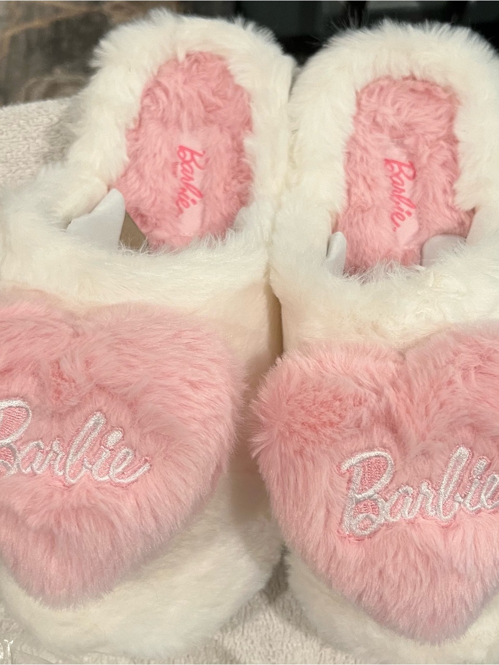 Barbie New Size 8-9 White Plush Slippers with Pink